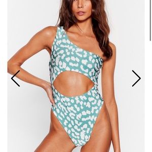 💕NWT* NastyGal Leopard OneShoulder CutOut Swimsuit